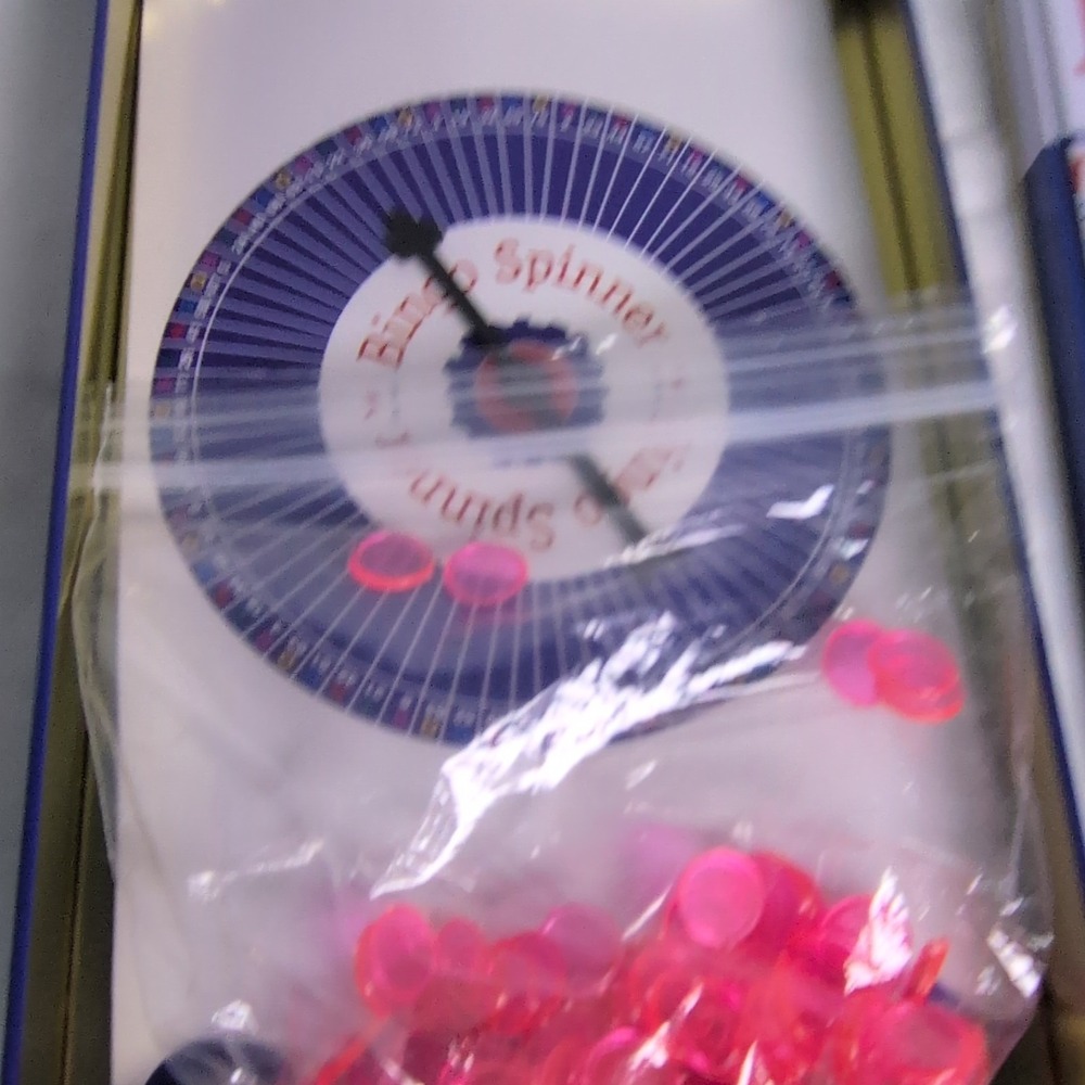 Cardinal Spinner Bingo Board Game with Spinner, Markers, Multiple Cards, Ages 6+ - Picture 2 of 4